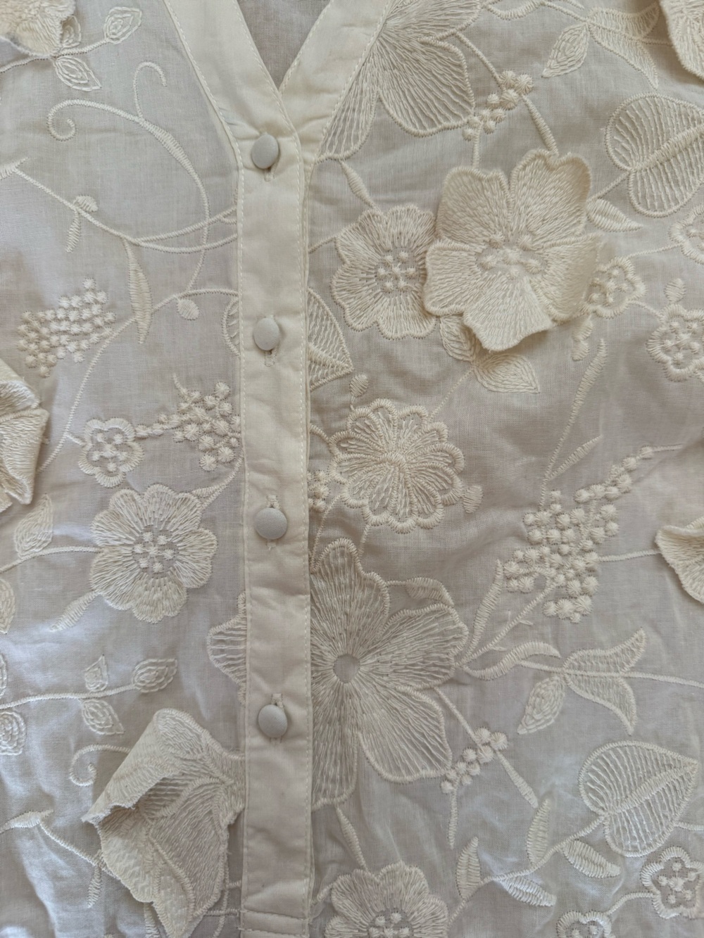 Hester & Orchard Medium Beige Floral Embroidered 100% Cotton V Neck Blouse - Picture 2 of 6